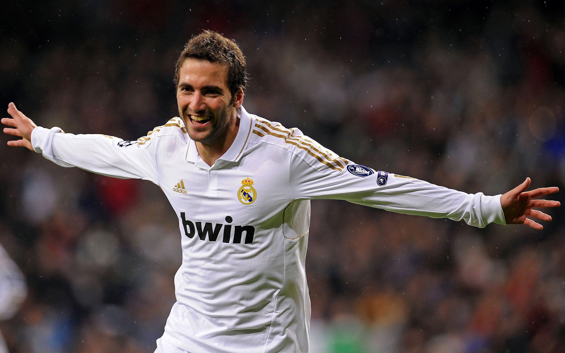 布莱顿中场衔接紧密提高攻防质量,布莱顿主场叫什么