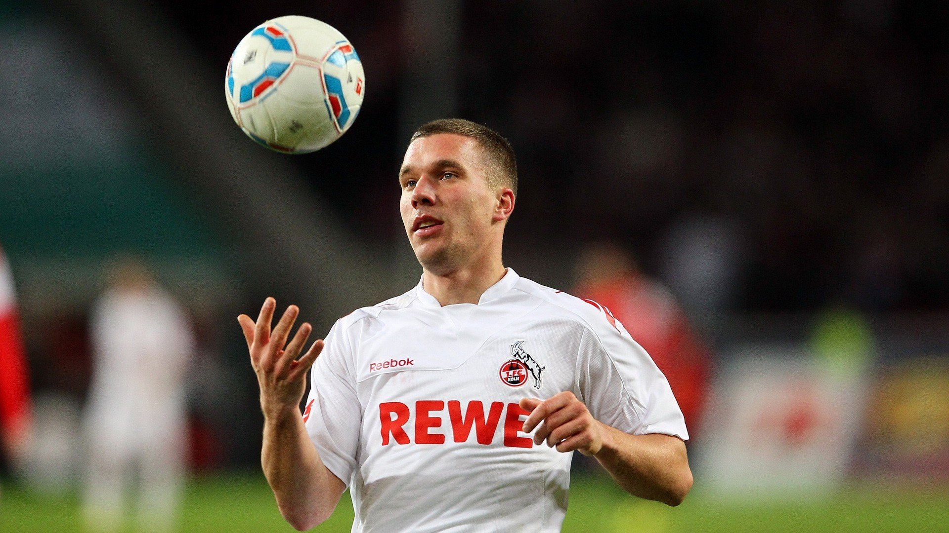 mk体育官网-德甲快攻不断：速度越线，制胜一瞬间，德甲冲刺速度